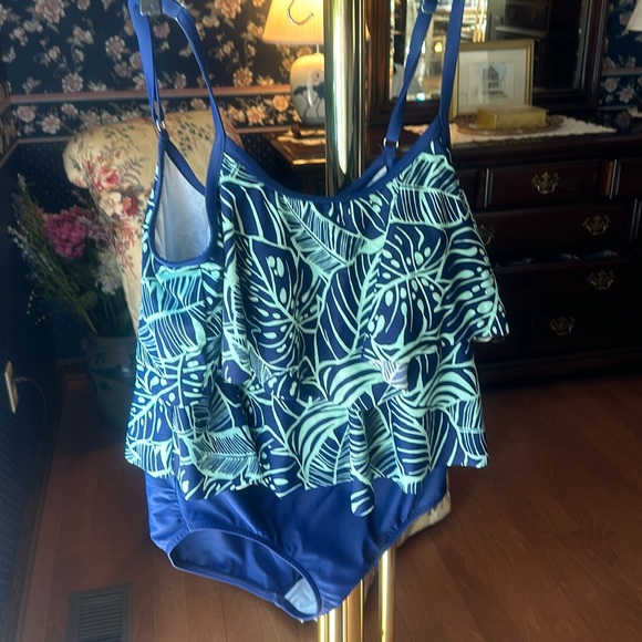 Women’s swimsuit size 20 - Picture 1 of 5